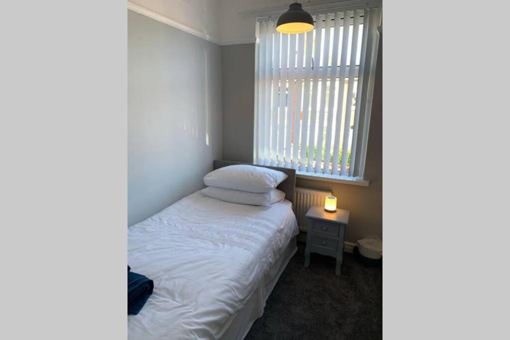 Modern Fully Refurbished 3 Bedroom Home Blackpool Luaran gambar